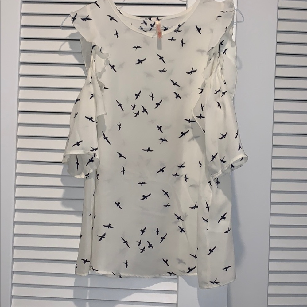 Crece ivory cold shoulder flutter top. Size S